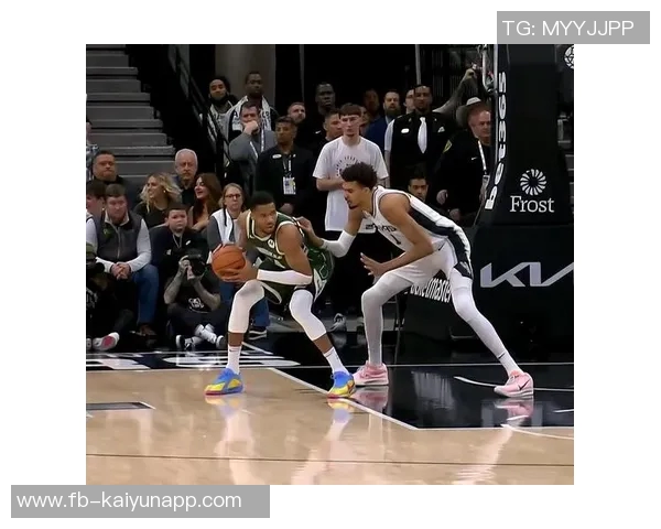 克莱重现巅峰状态成功防守字母哥展现强大实力